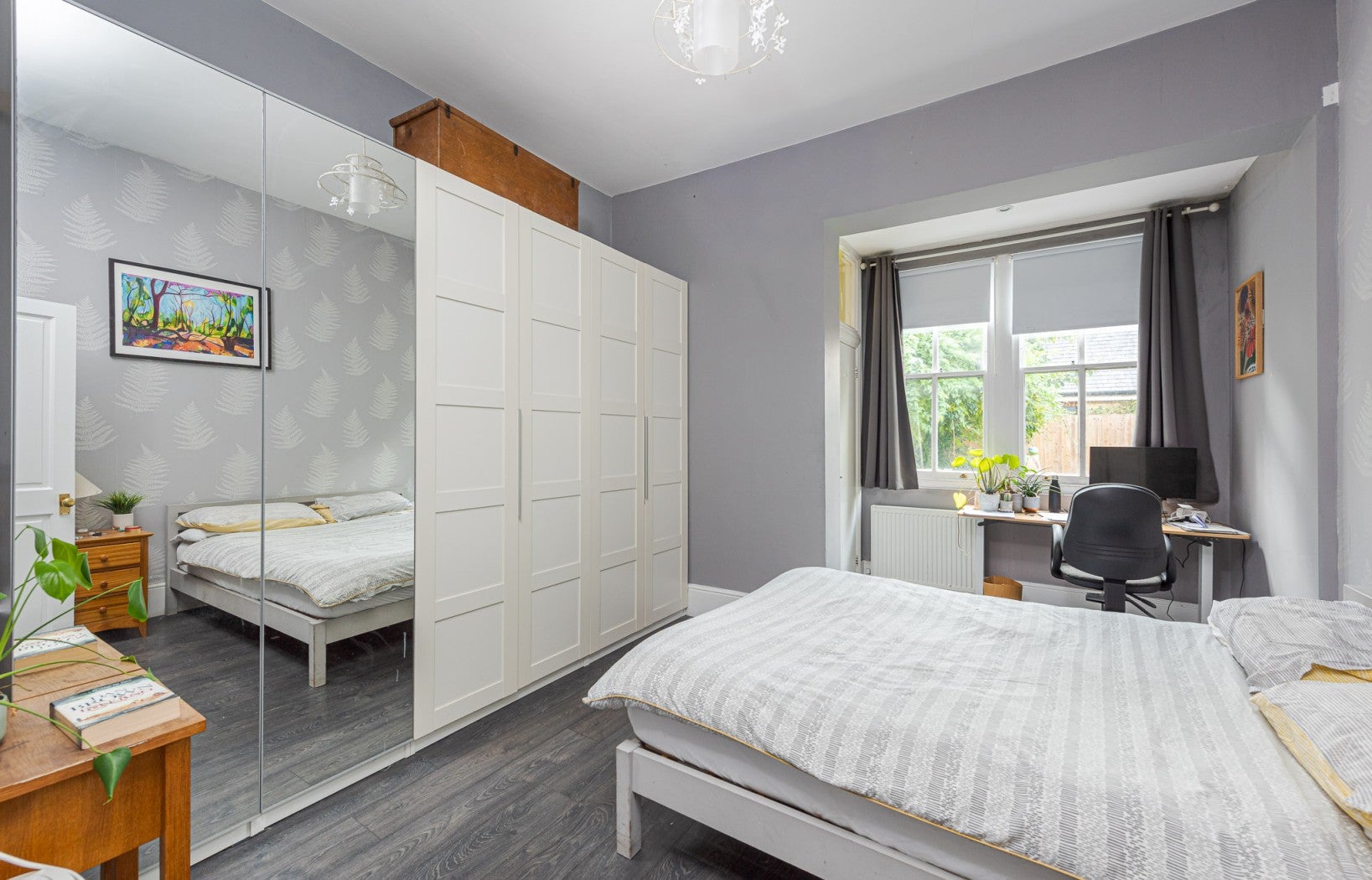 Flat Nimrod Road in Greater London
