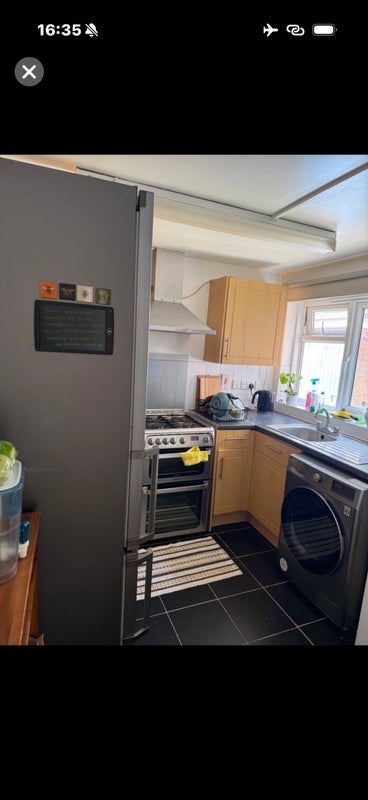 Room Link Road in Greater London