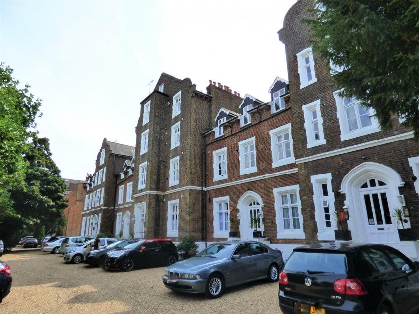 Flat Upton Park in Slough