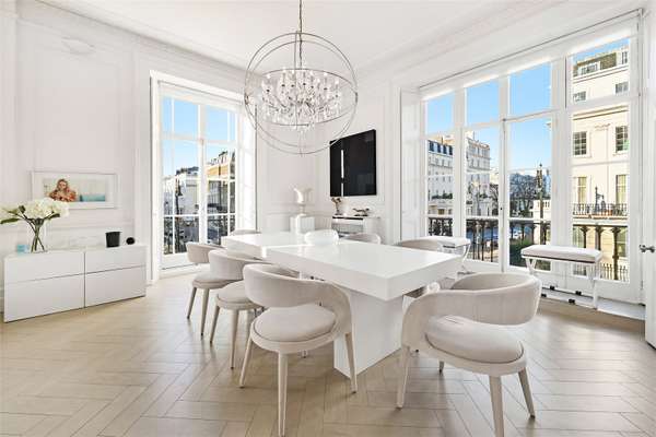 Flat Eaton Place in City of Westminster