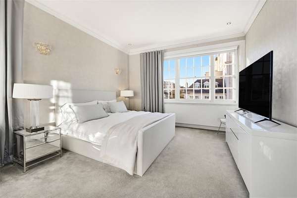 Flat Eaton Place in City of Westminster