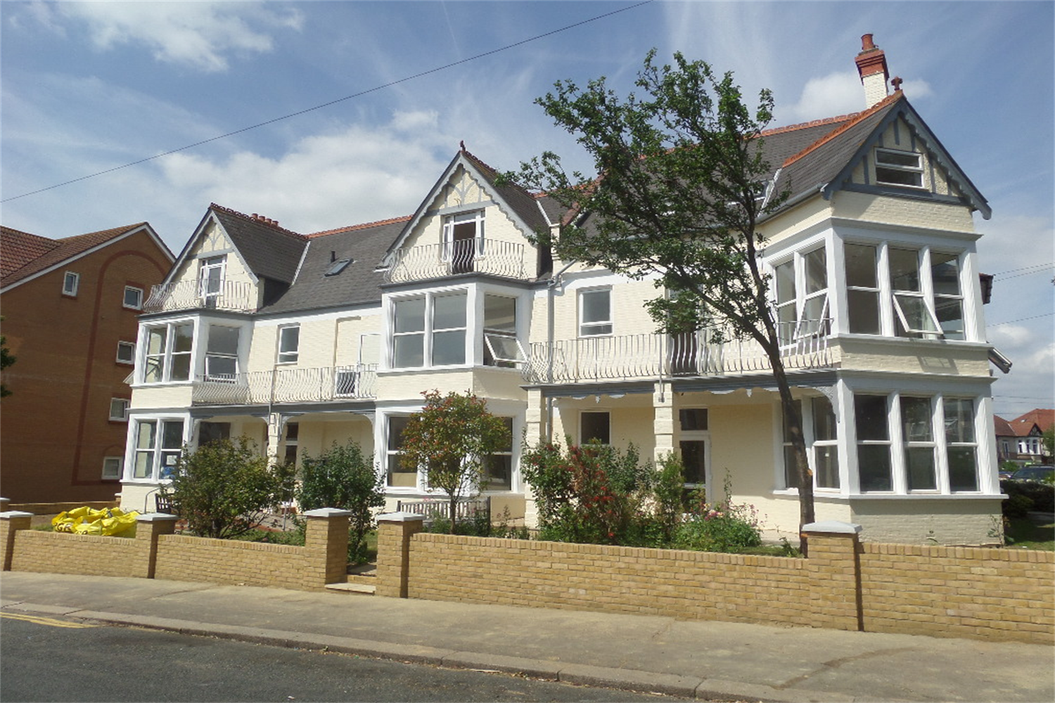 Flat Whitefriars Crescent in Southend-on-Sea