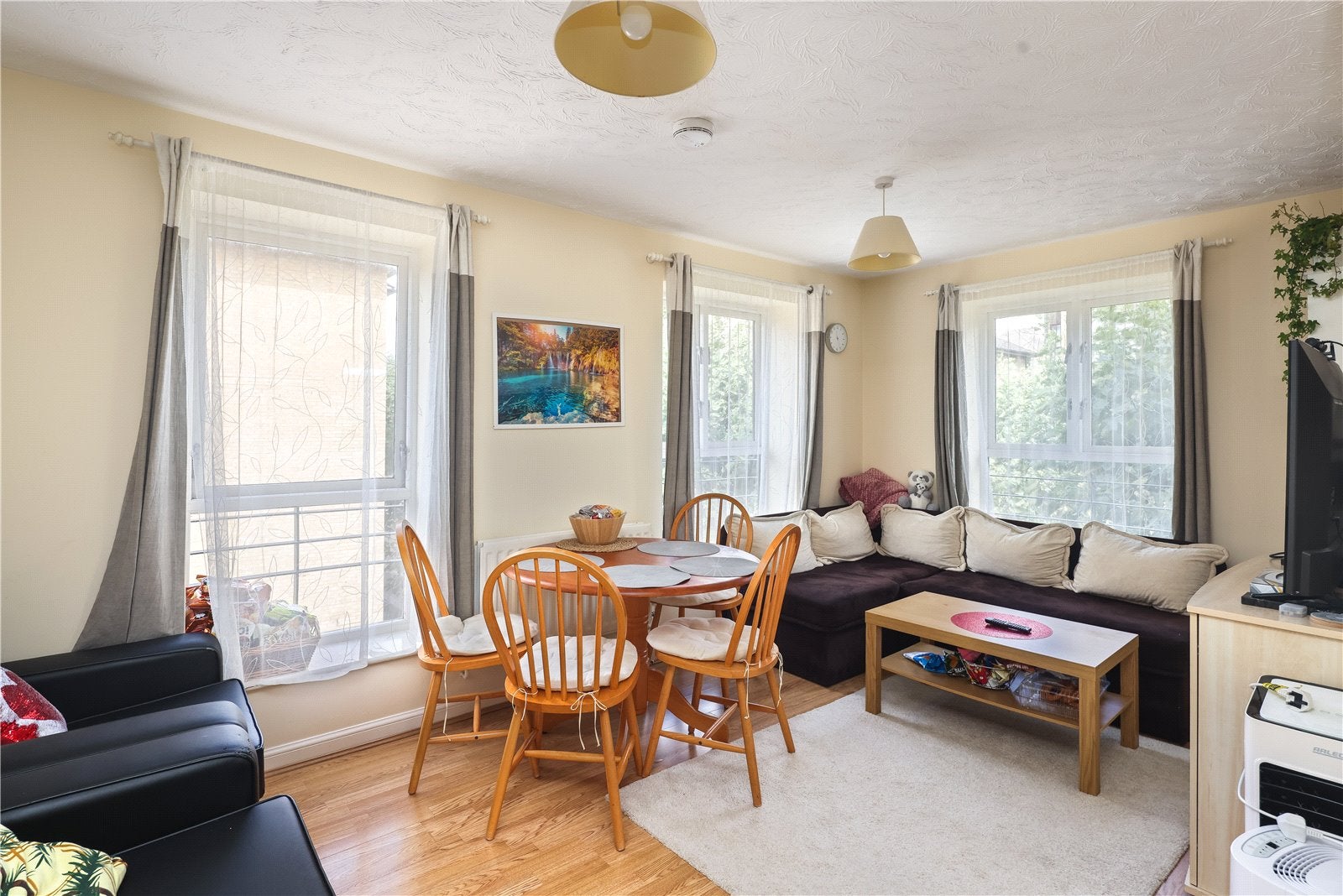 Flat Gatcombe Road in Greater London