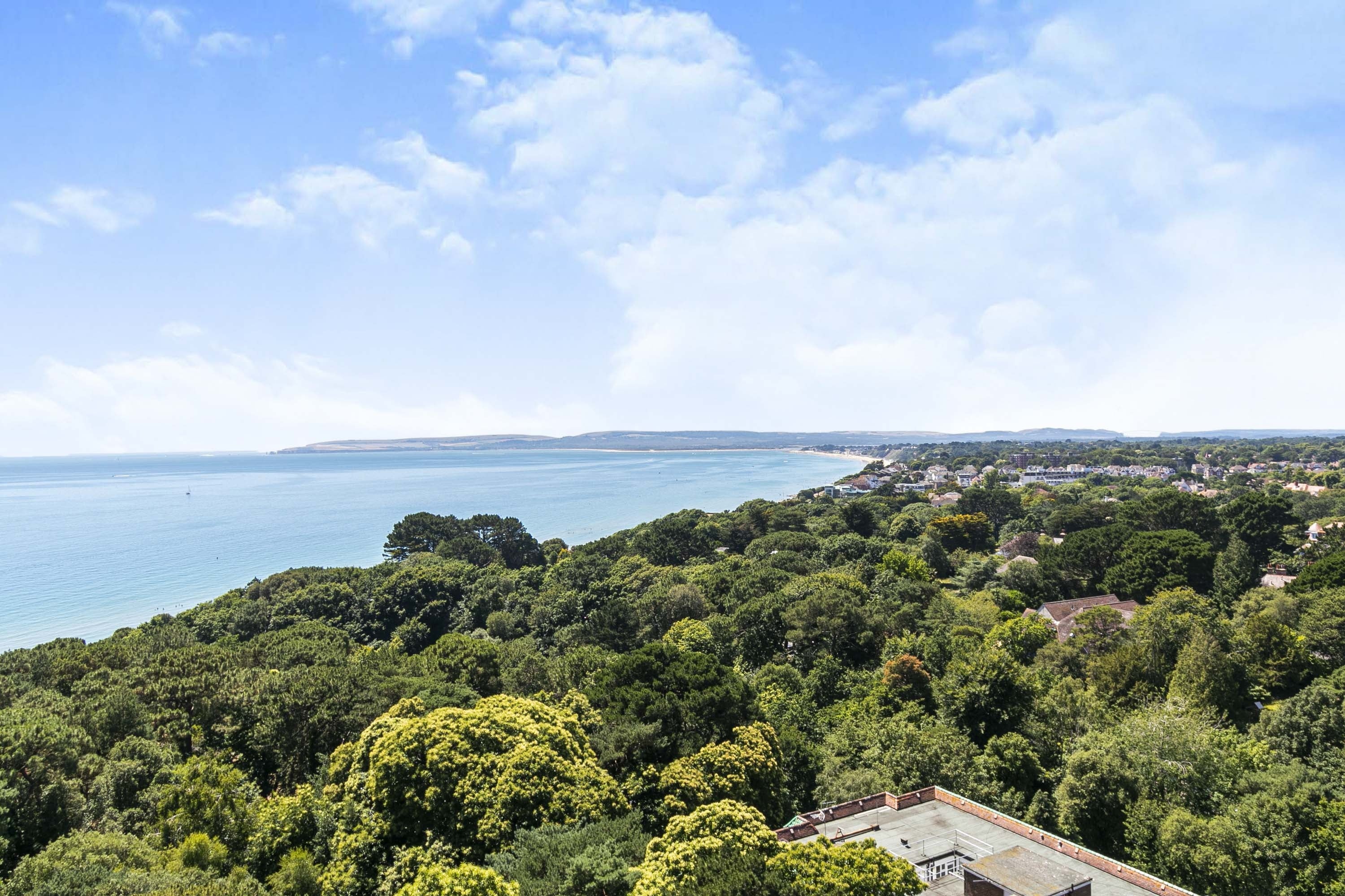Flat West Cliff Road in Bournemouth