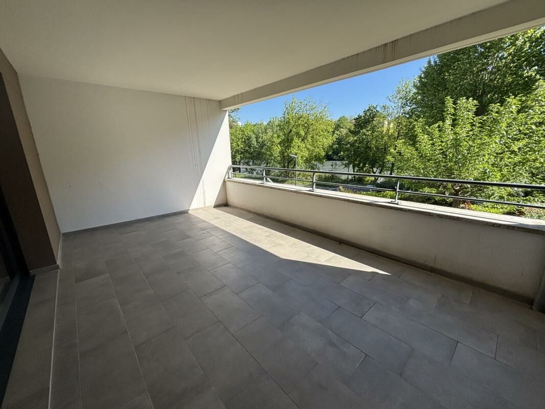 Flat Place Charles de Gaulle in Romans-sur-Isère