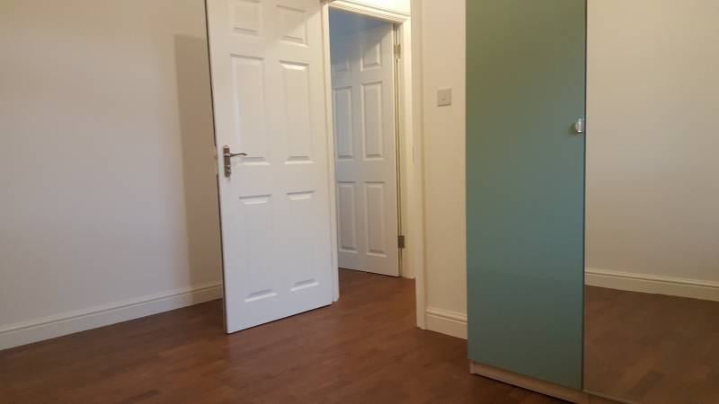 Room Coll's Road in Greater London