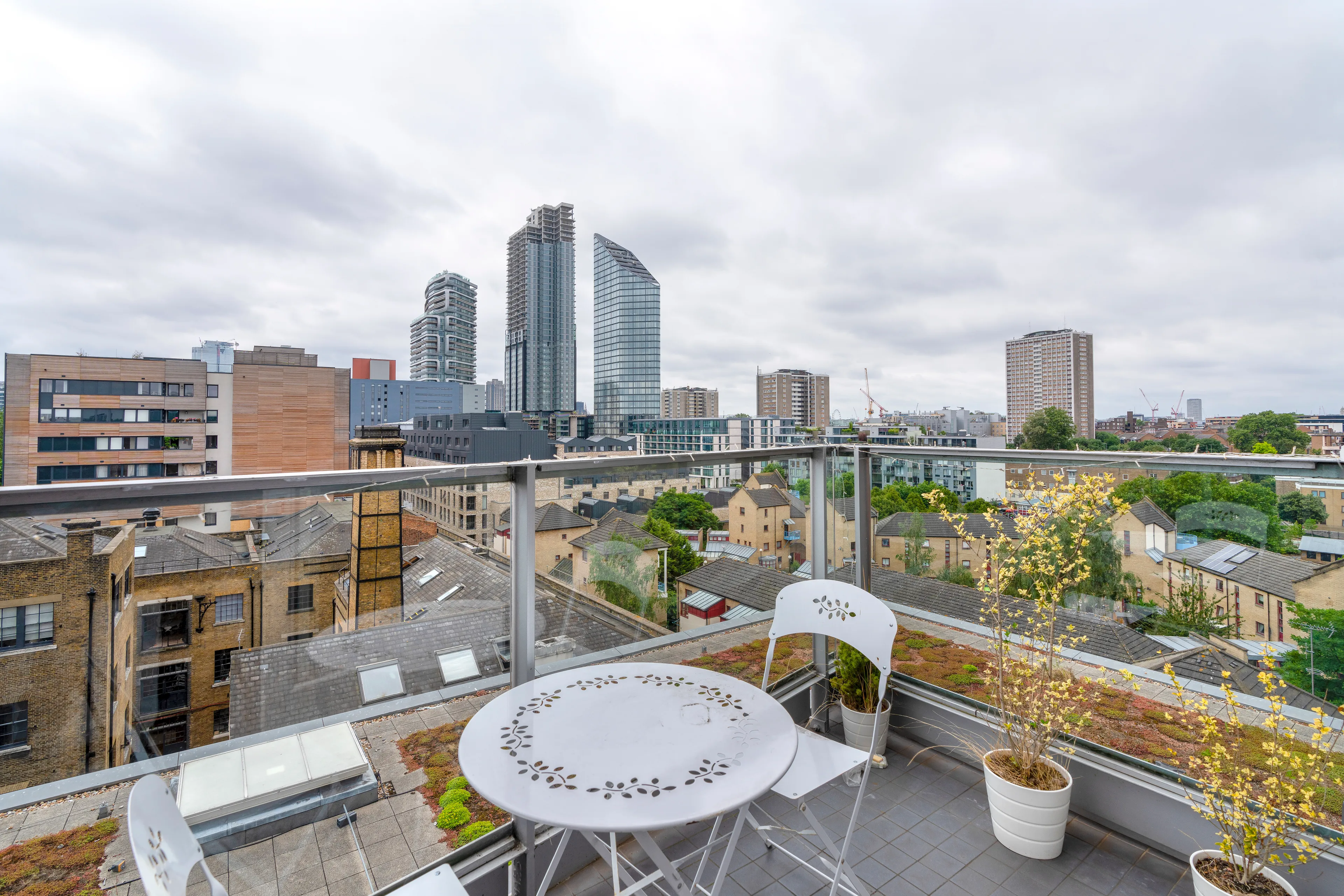 Flat Grand Junction Wharf in Greater London