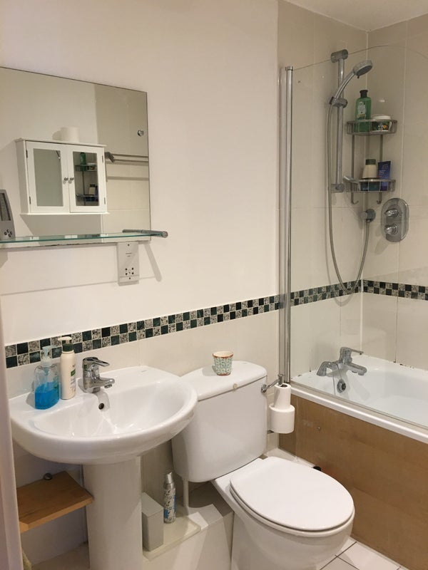 Room St. Davids Square in Greater London