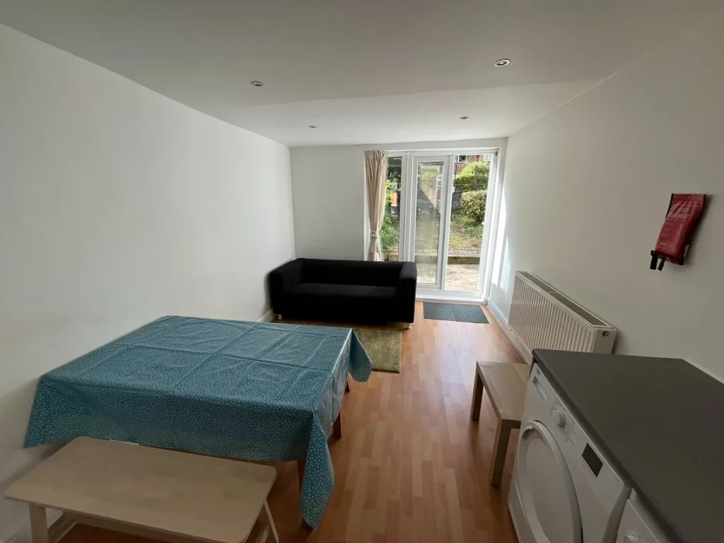 House Braxfield Road in Greater London