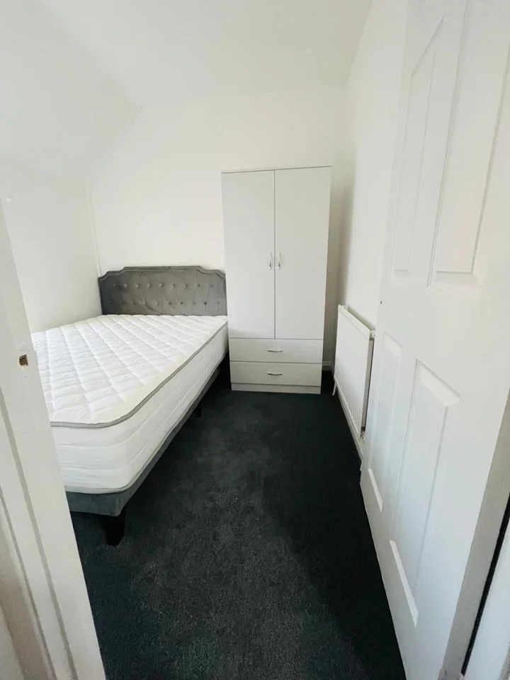 Room Christchurch Road in Tilbury