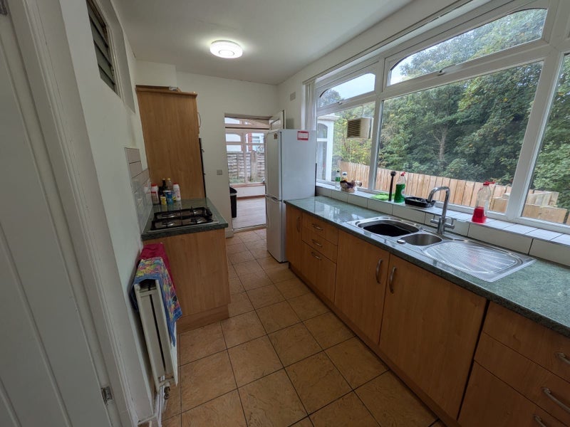 Room Freeman Road in Newcastle upon Tyne