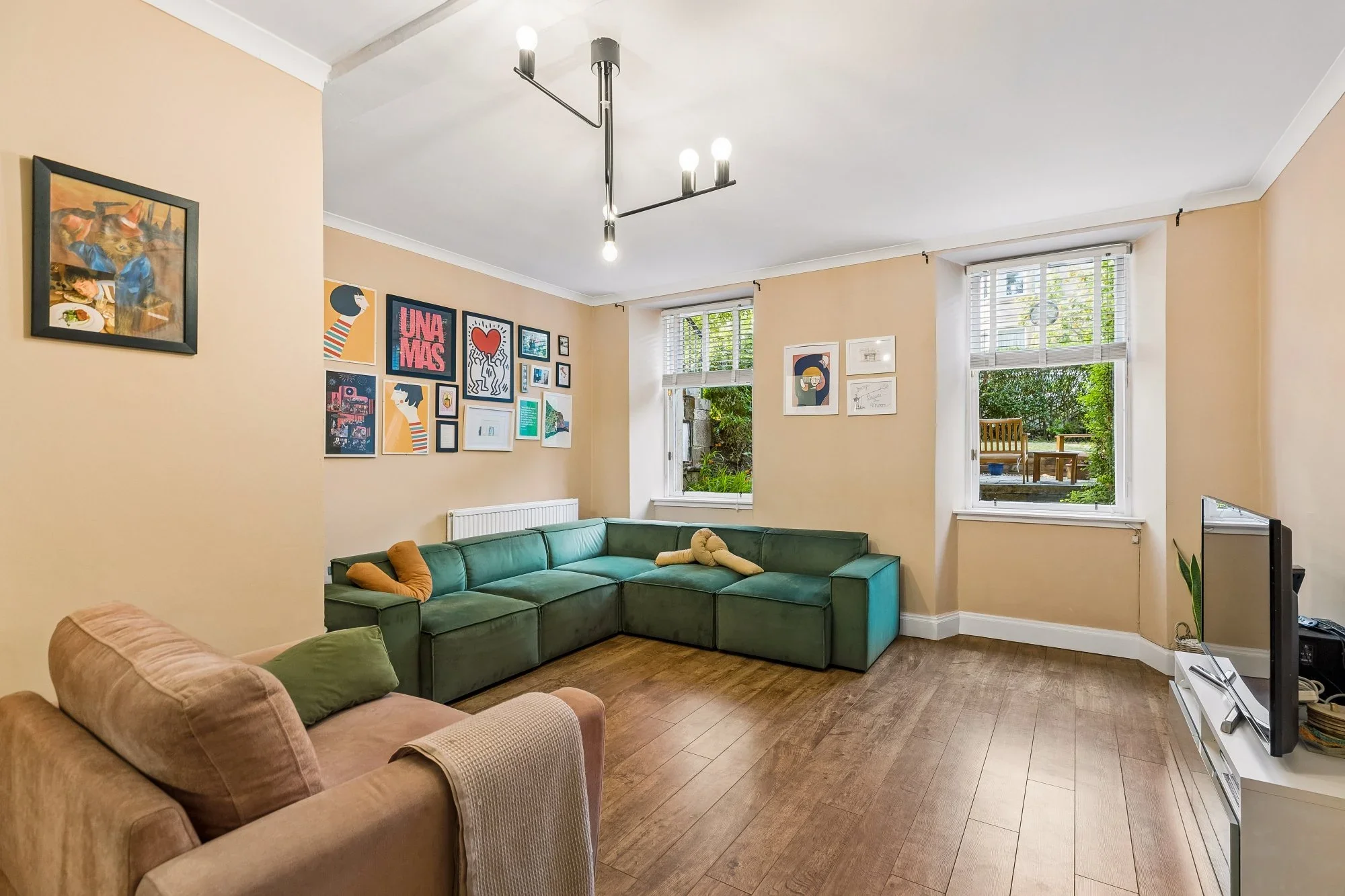 Flat Marywood Square in Glasgow