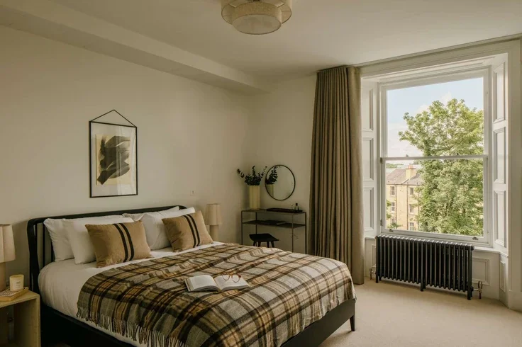 Flat Claremont Crescent in City of Edinburgh