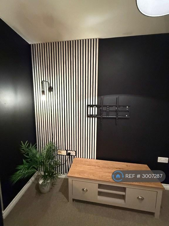 Flat Flaxlands Row in Olney