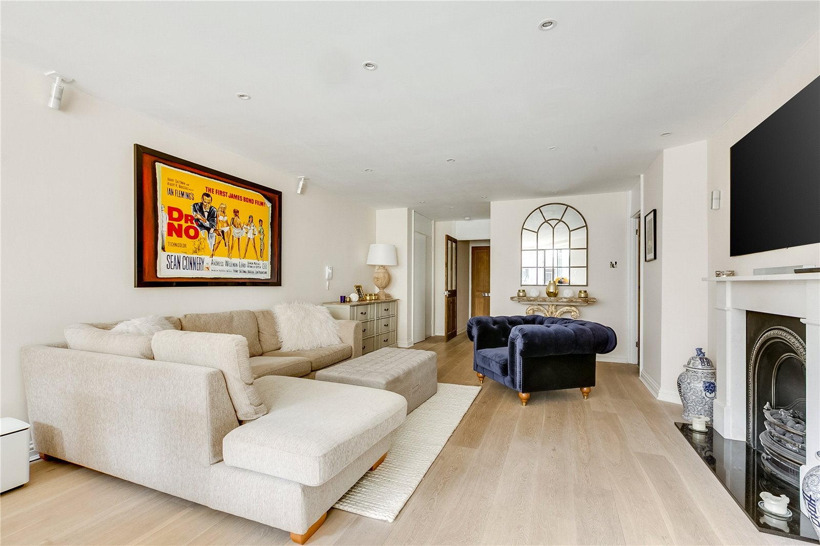 Flat Stevenage Road in Greater London