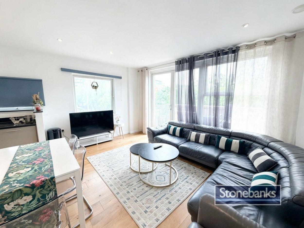 Flat Valentina Avenue in Greater London
