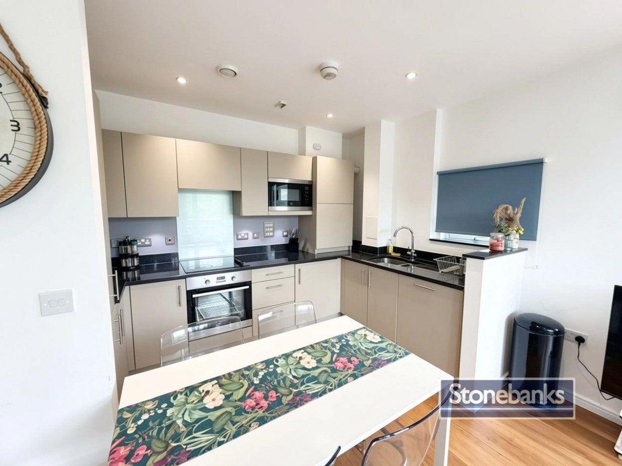 Flat Valentina Avenue in Greater London