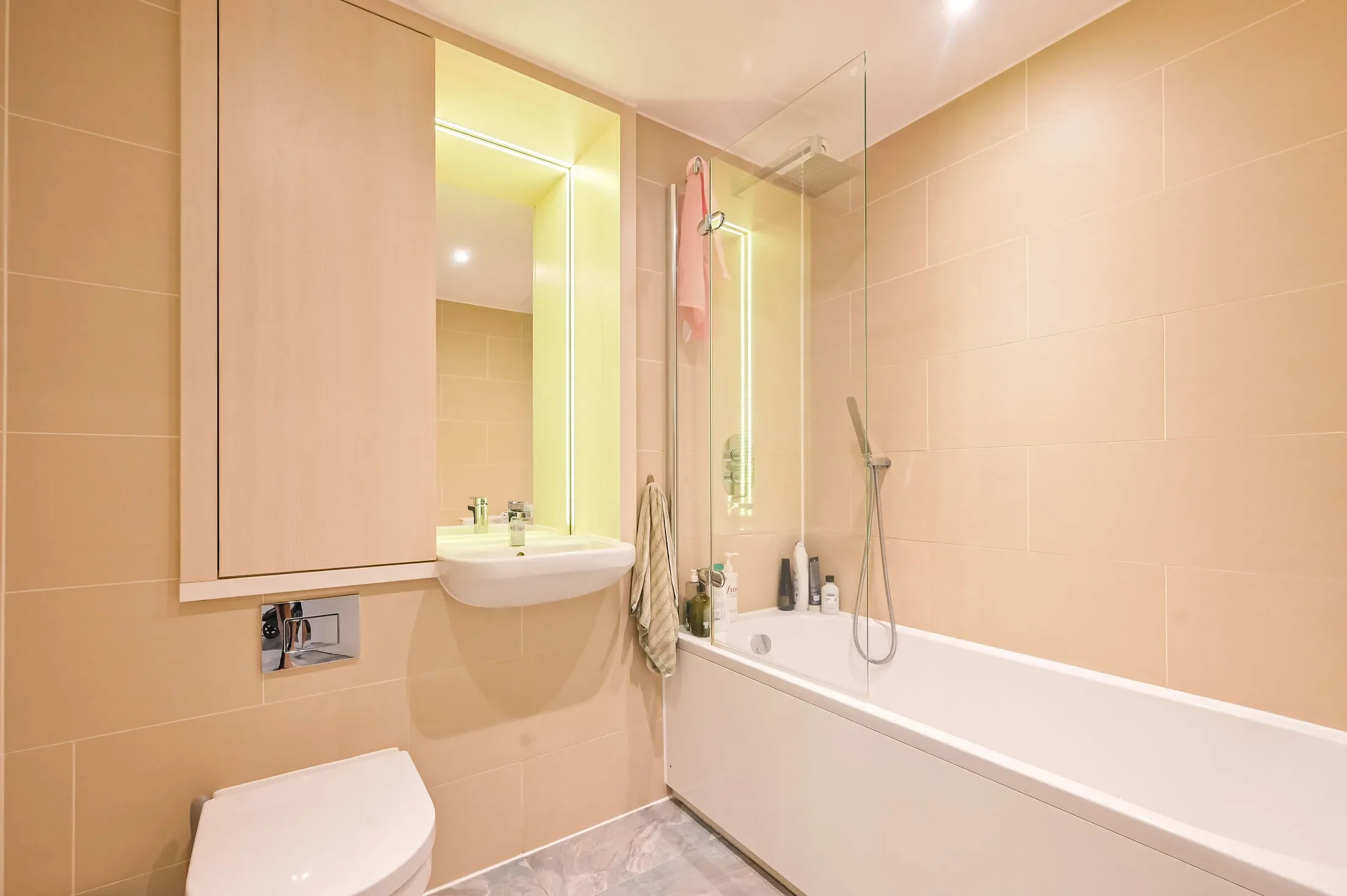 Flat Canonbury Road in Greater London
