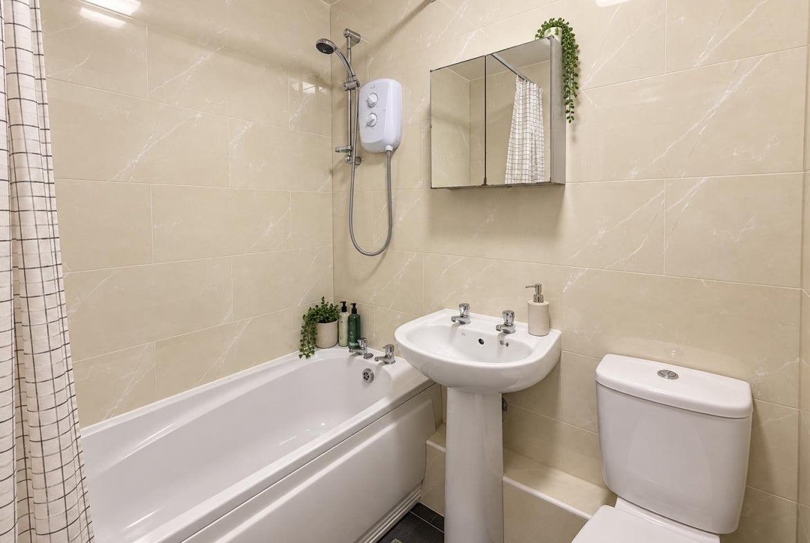 Flat Broomspring Close in Sheffield