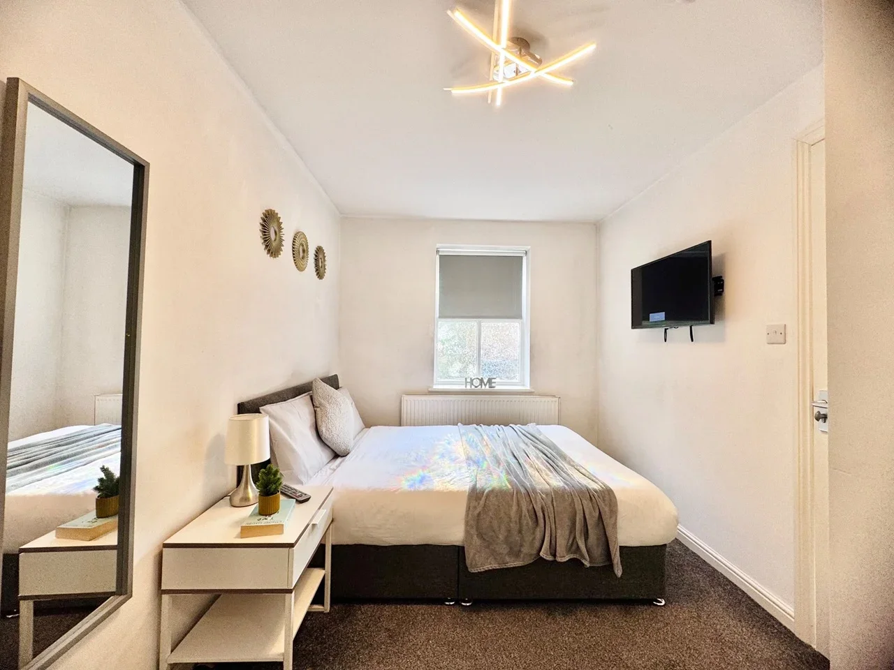 Room Chamberlayne Avenue in Greater London