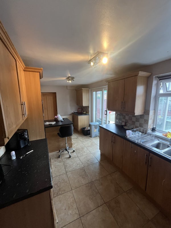 Room Perrott Road in Bristol