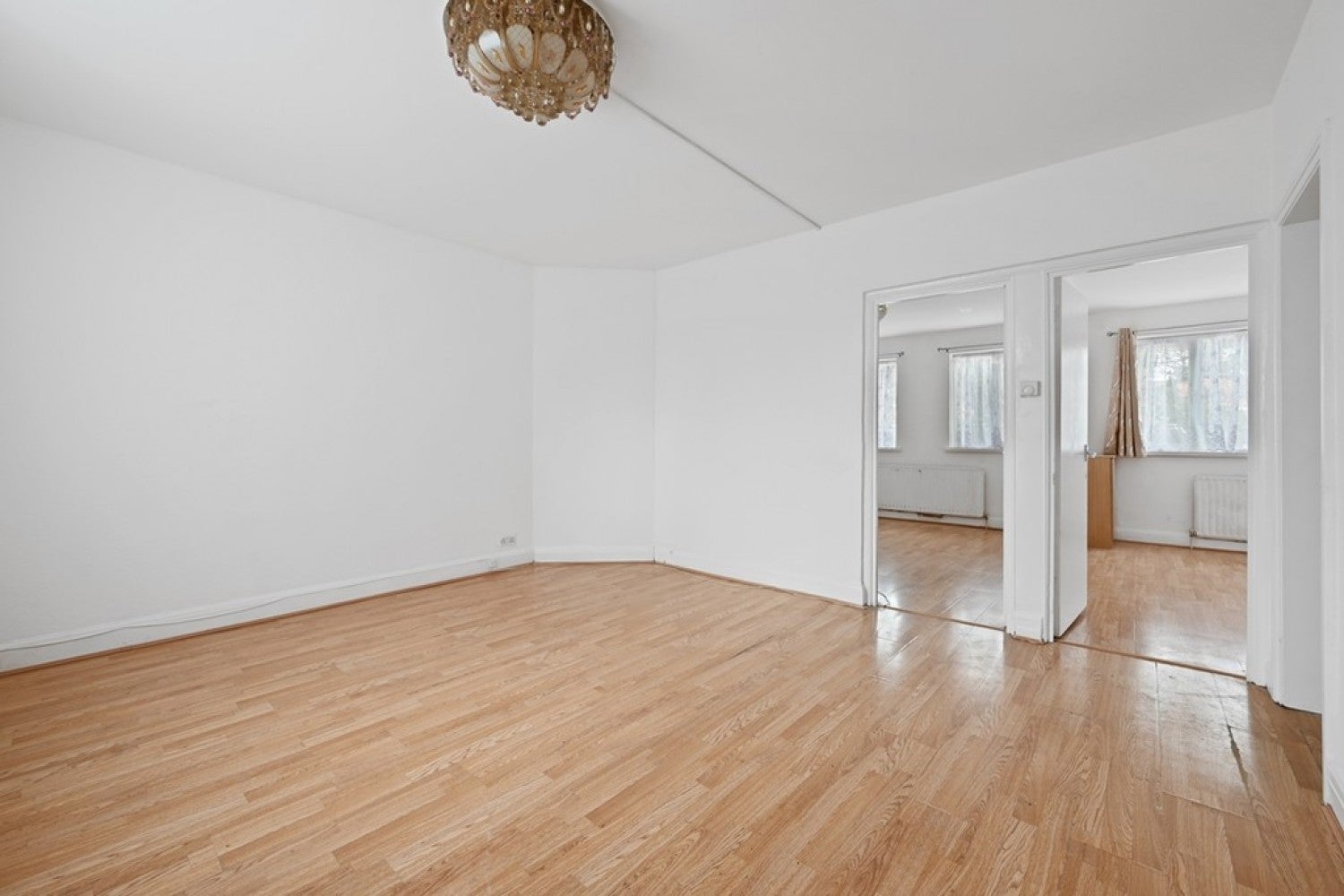Flat Beechmount Avenue in Greater London