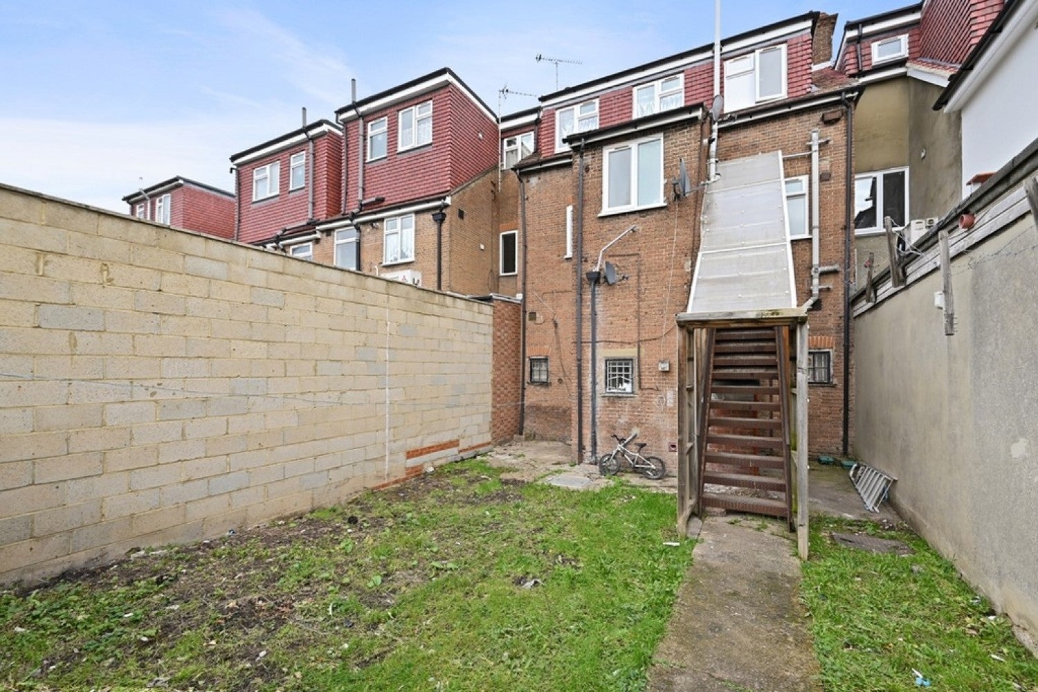 Flat Beechmount Avenue in Greater London