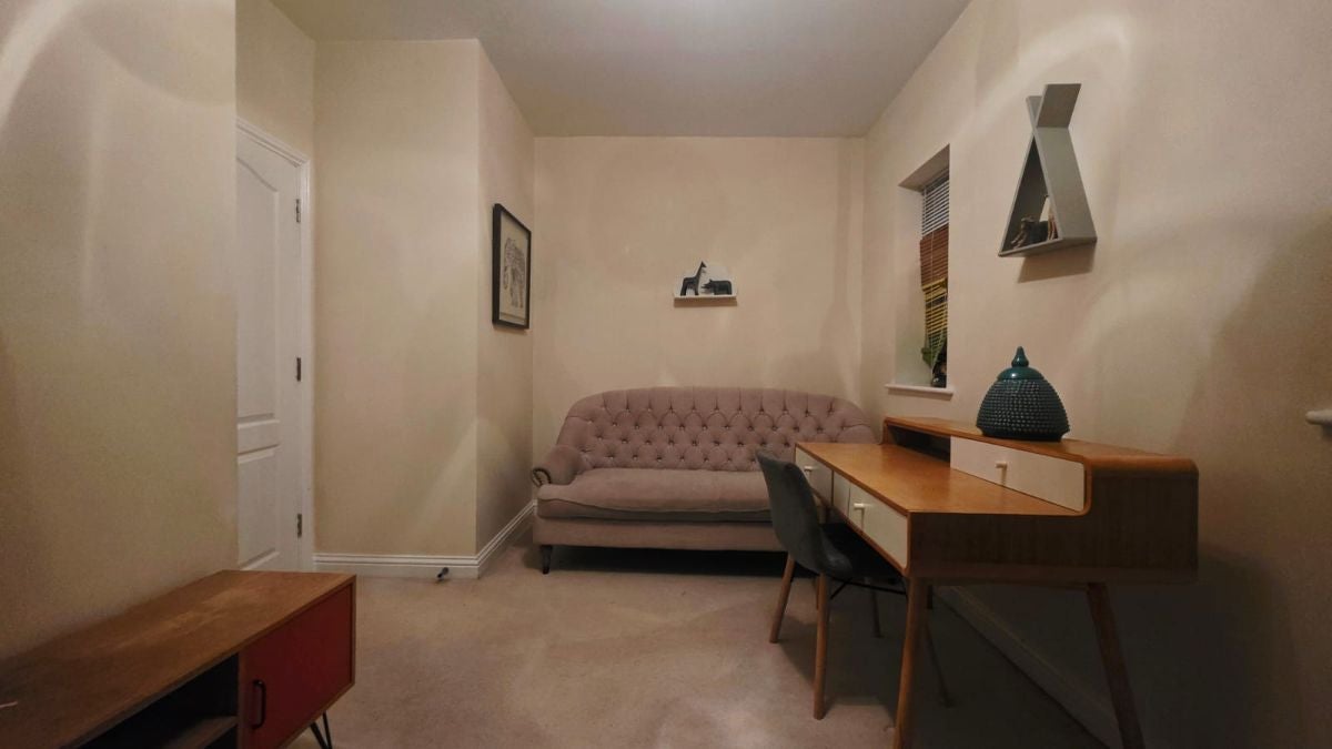 Flat Mawney Close in London