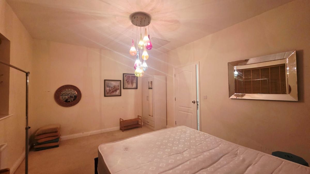Flat Mawney Close in London