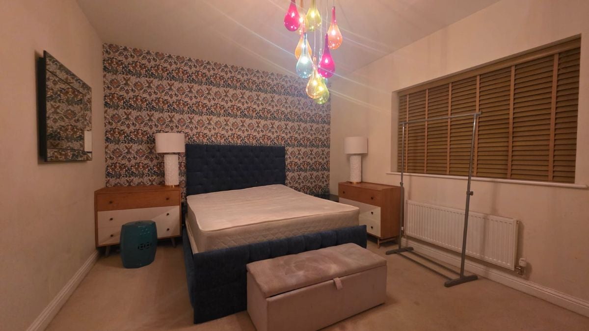 Flat Mawney Close in London