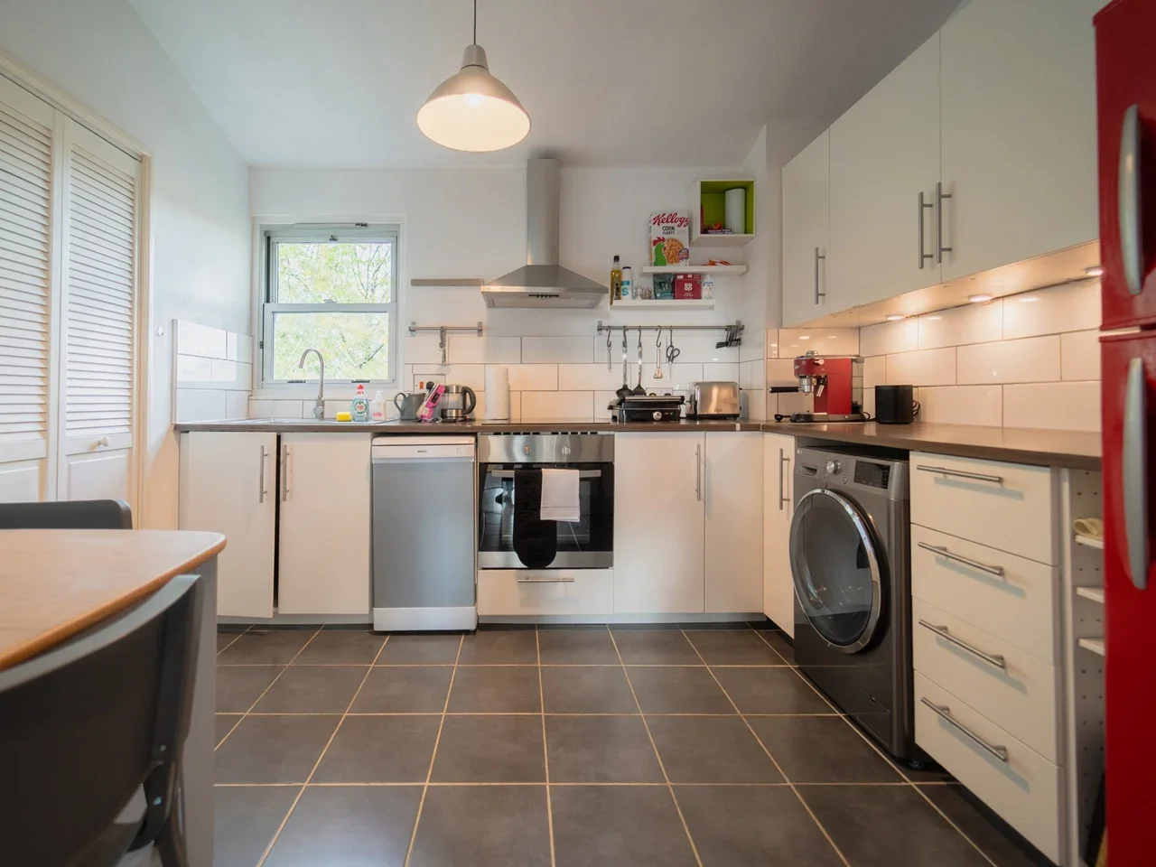 Flat Mostyn Road in Greater London
