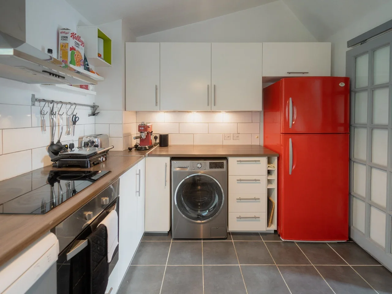 Flat Mostyn Road in Greater London
