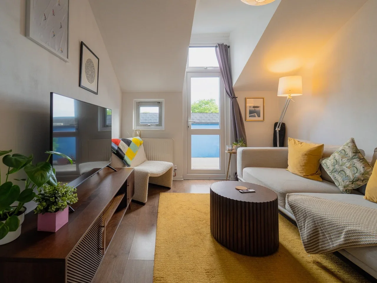 Flat Mostyn Road in Greater London