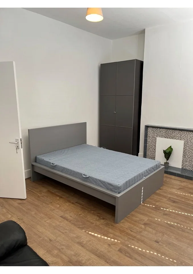 Room Plato Road in Greater London