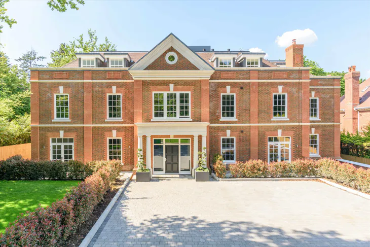 Flat London Road in Sunningdale