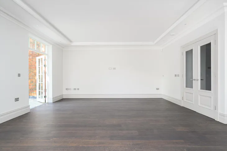 Flat London Road in Sunningdale