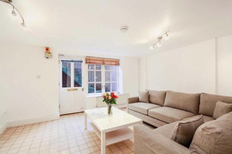 Flat Magdalen Road in Greater London