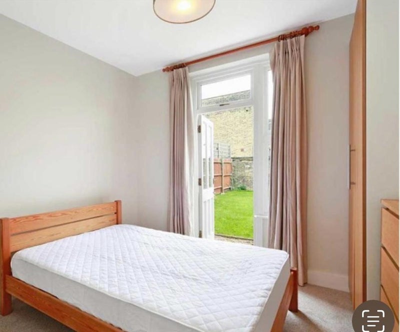 Flat Magdalen Road in Greater London