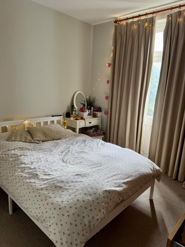 Flat Magdalen Road in Greater London