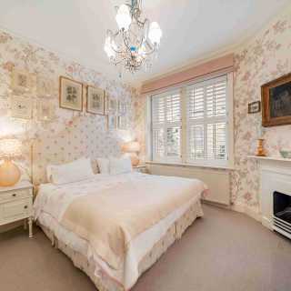 Flat Prince of Wales Drive in Greater London