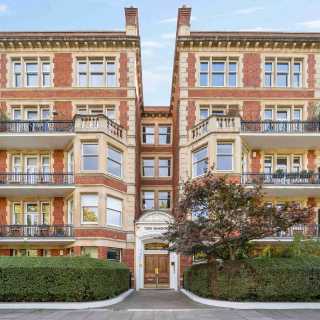 Flat Prince of Wales Drive in Greater London