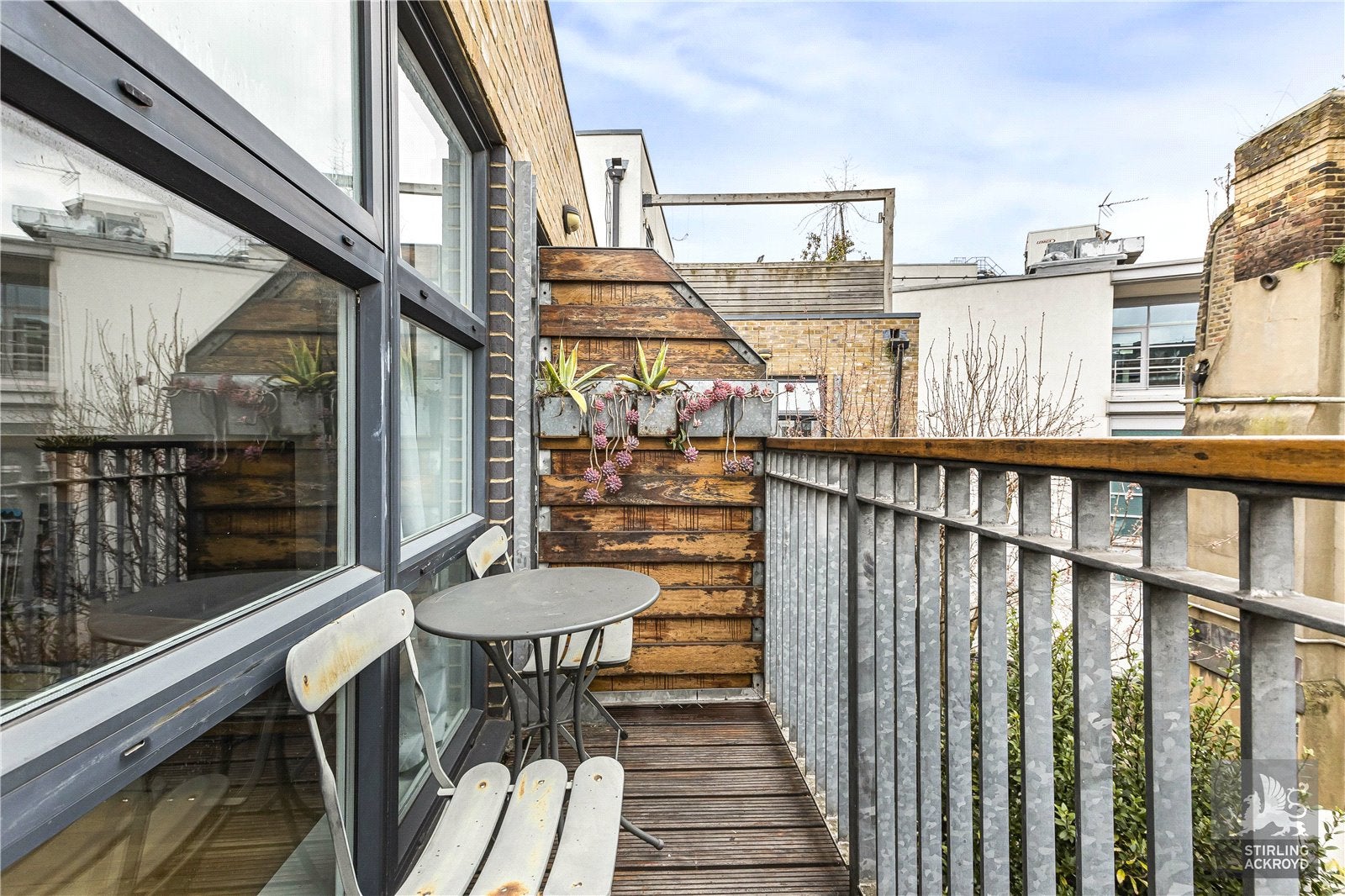 Flat Reading Lane in Greater London