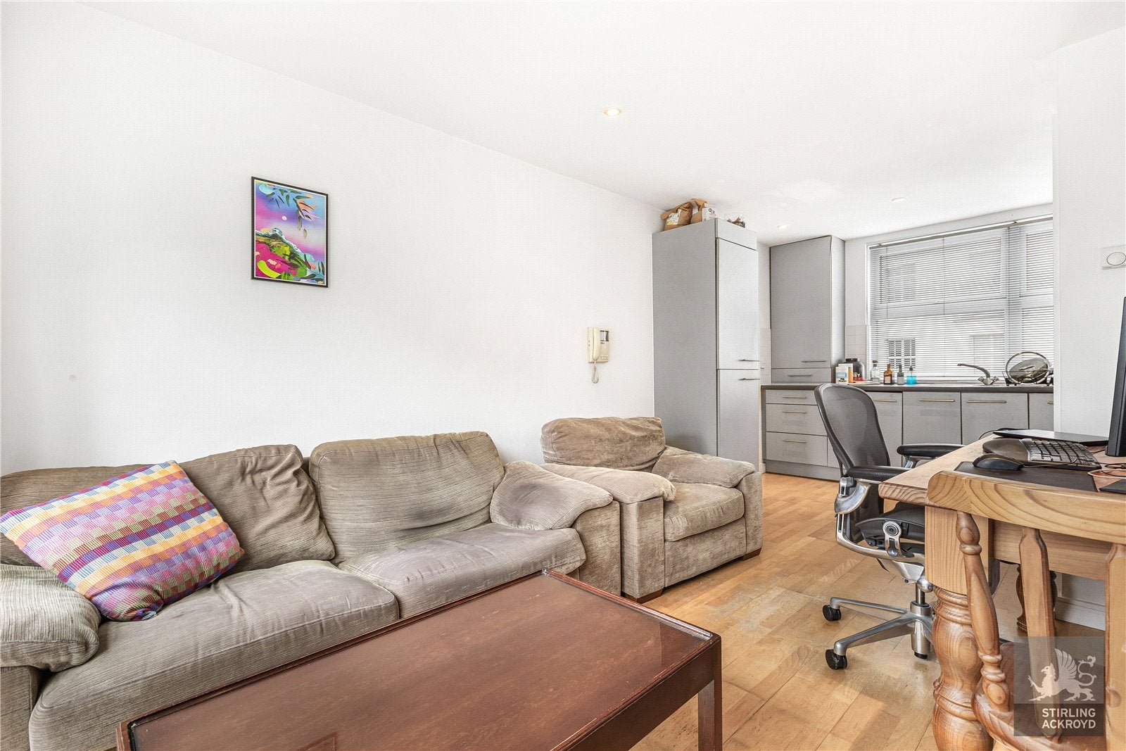 Flat Reading Lane in Greater London