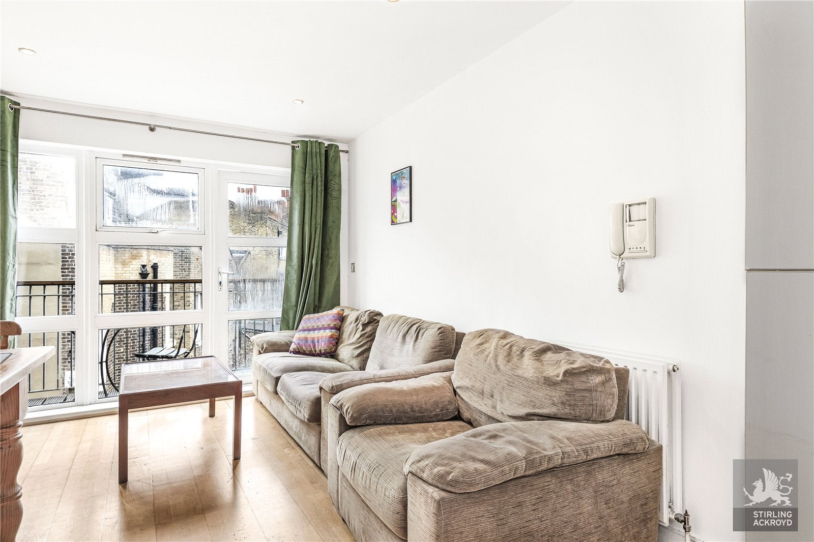 Flat Reading Lane in Greater London
