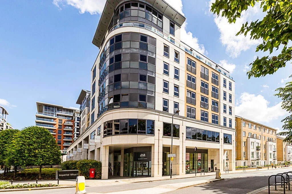 Flat Townmead Road in Greater London