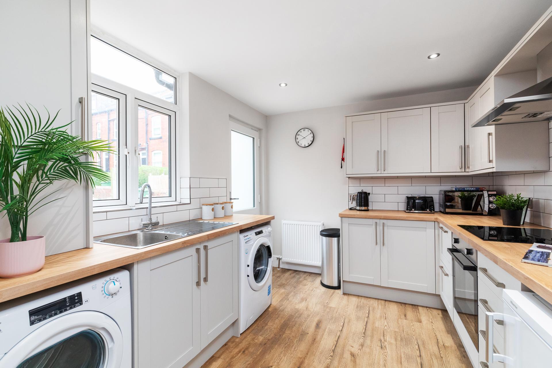 Room Estcourt Avenue in Leeds
