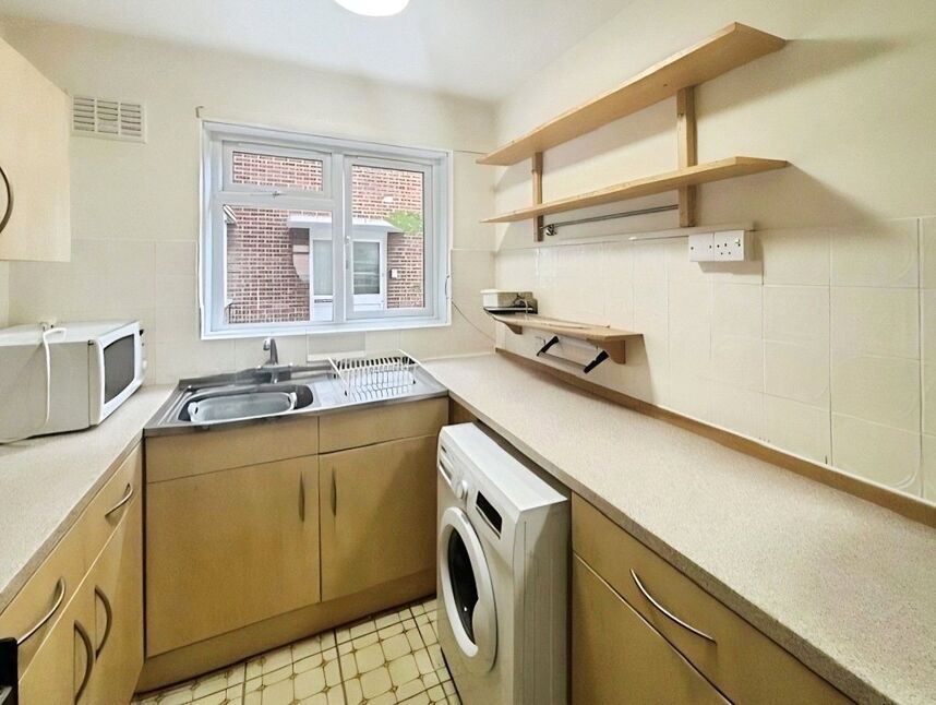 Flat St Leonard's Road in Greater London