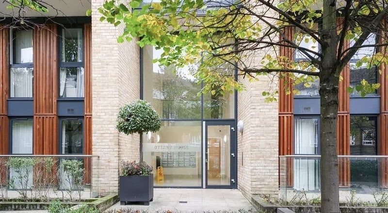 Room Albatross Way in Greater London