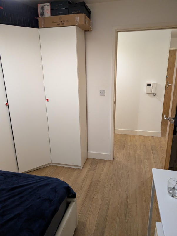 Room Albatross Way in Greater London