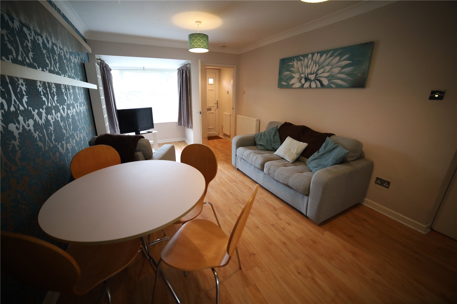 Flat Chittering Close in Reading